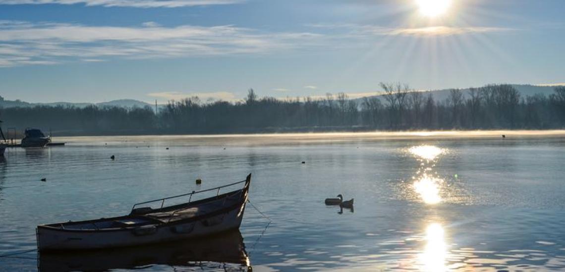 Sali a bordo. Lo spettacolo di Angera vista dall'acqua