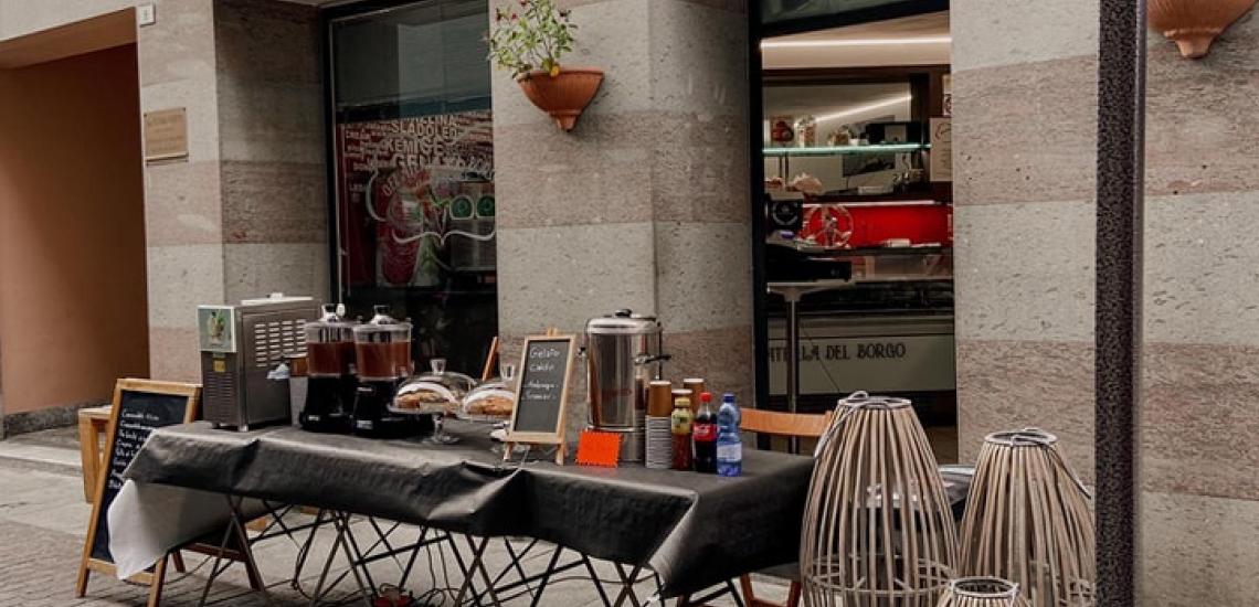 Gelateria in via Greppi nel cuore del Borgo